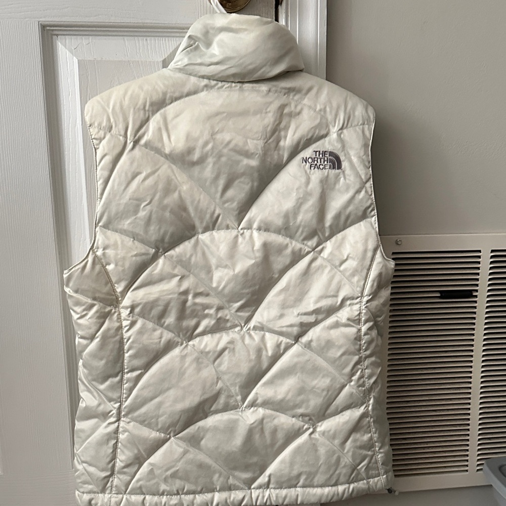 The North Face Women's Off-White Quilted Vest EUC - Picture 4 of 5